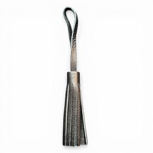 PORTLAND LEATHER Classic Tassel Pebbled Black